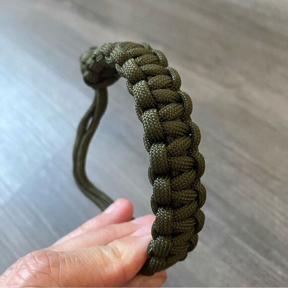 Cobra Paracord Bracelet NEW Unisex Olive Drab Green Adjustable Neutral - Picture 2 of 10